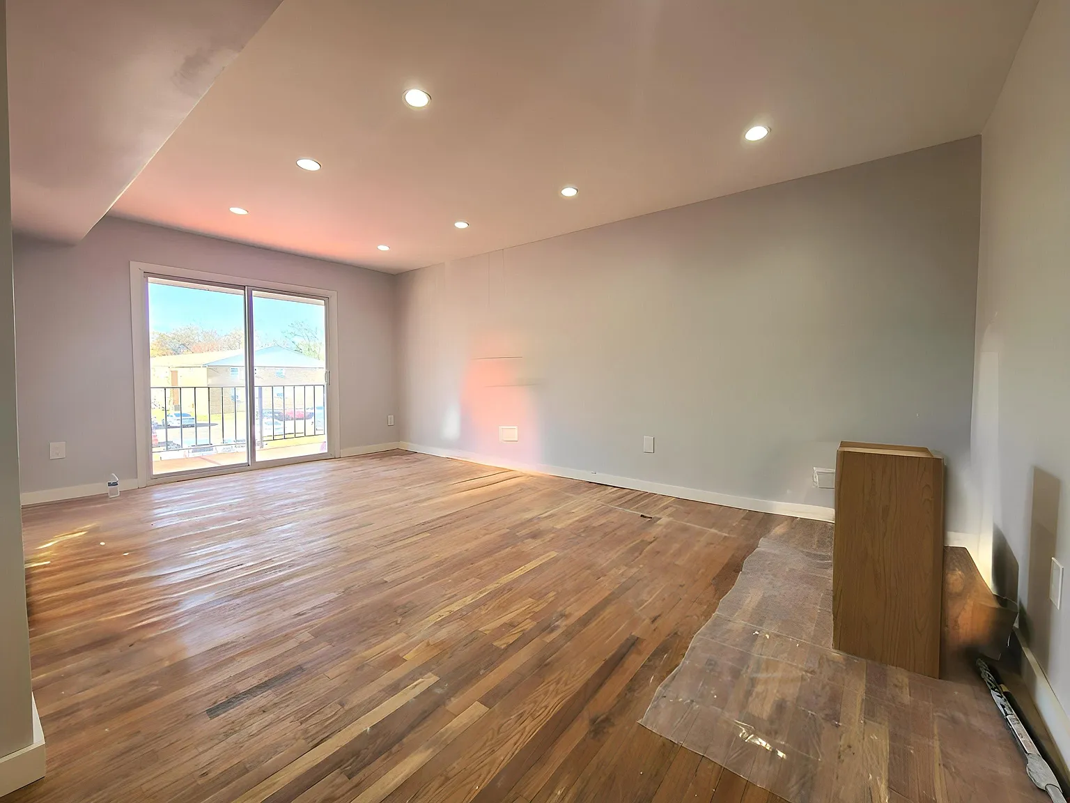 2 bed, 1000 sqft, $1,850 — Photo 2