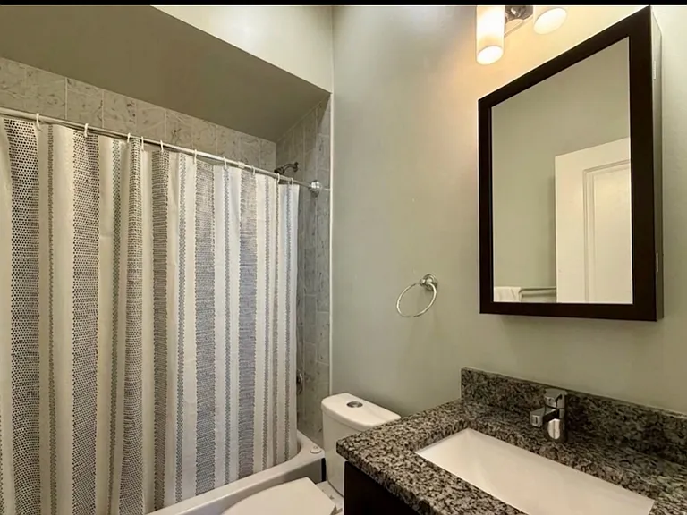 2144 W Potomac Ave #2R — Photo 8