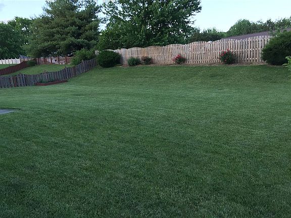 3rd image of 552 Glen Oak Dr