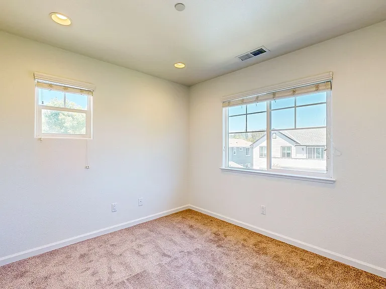 642 Acacia Ln — Photo 33