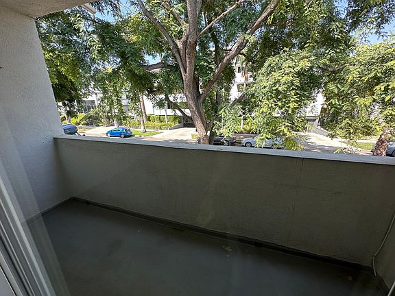 2nd image of 1221 N Spaulding Ave #205B