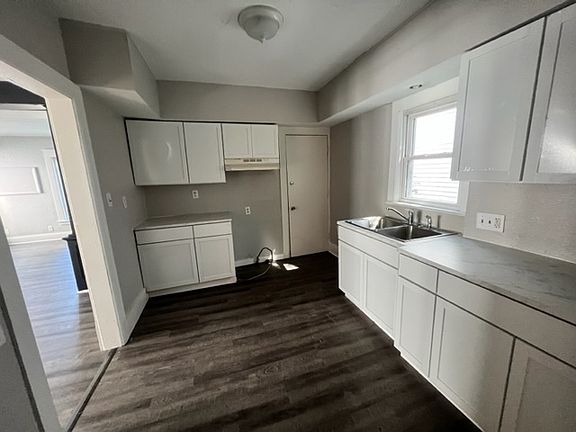 5th image of 1118 Van Buren St