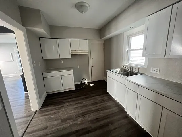 1118 Van Buren St — Photo 5