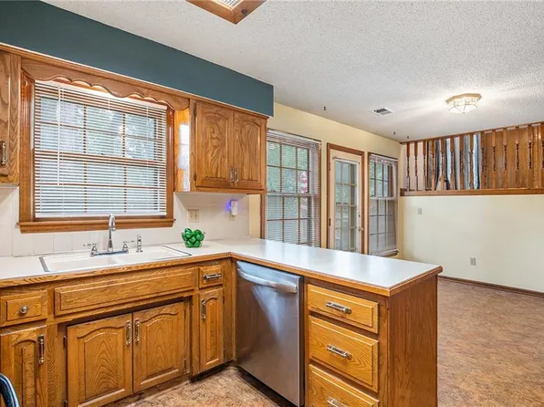 15611 W 125th St, Olathe, KS 66062