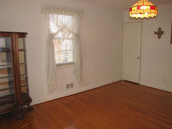 5th image of 204 Troy Ave NE