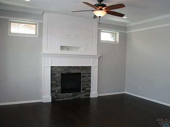 4th image of 705 W Sterling Oak Cir
