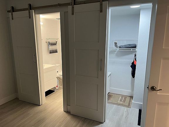 4th image of 101 N Riverside Dr APT 114