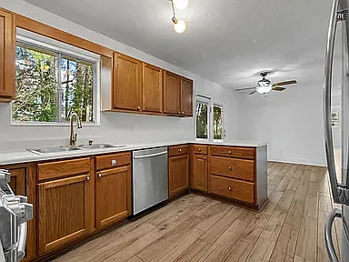 2613 Summerwood Ave — Photo 8