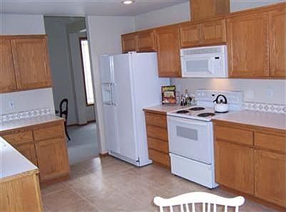 Sunny kitchen w/tile floors