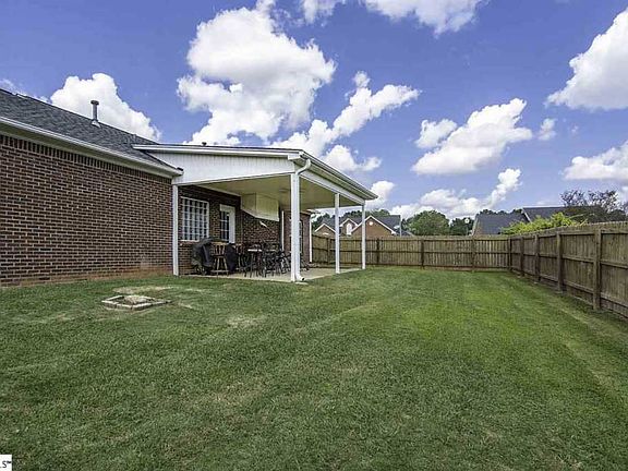 5th image of 434 Glen Crest Dr