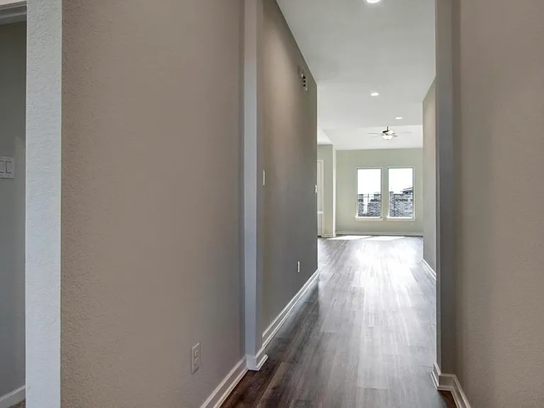 7518 Coral Lake Dr — Photo 2