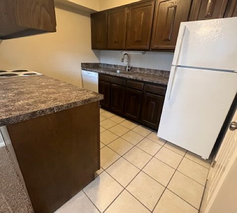 4th image of 4408 S 27th St #C12