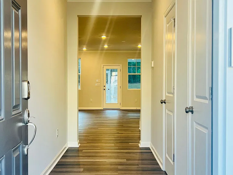 202 Ivy Vine Way — Photo 2