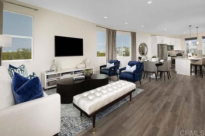 2nd image of 2021 Aquarius St