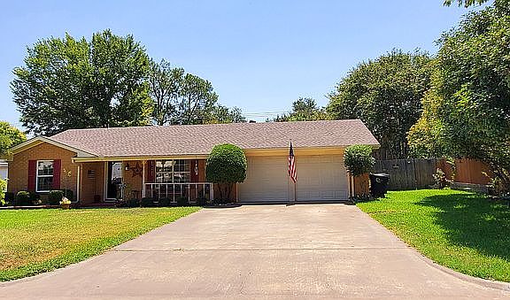 2nd image of 1211 Crestwood Dr