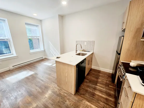 27 Garden St APT 4, Boston, MA 02114