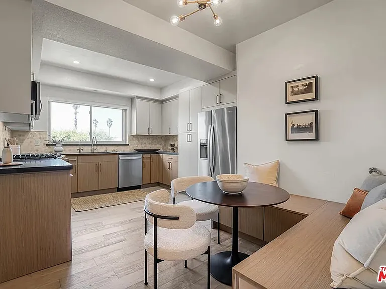 166 S Hayworth Ave #201 — Photo 22