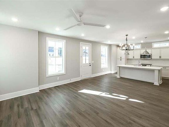 4th image of 485 West Ave