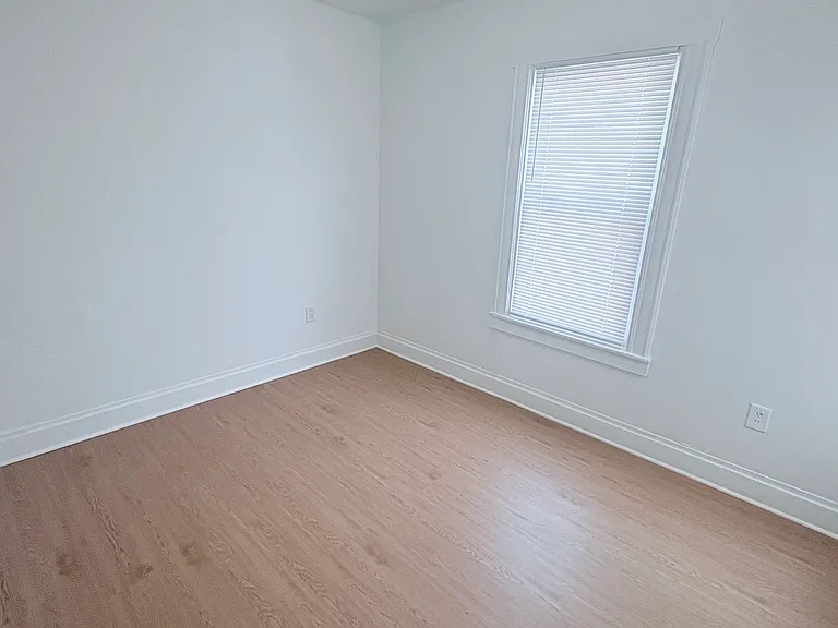 82 Malden St #2R — Photo 11