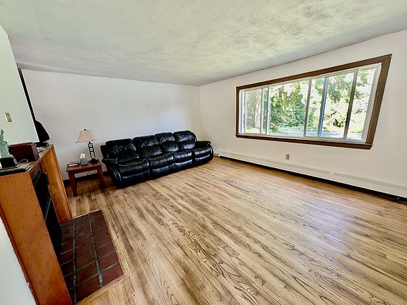 4th image of 624 Granville Rd