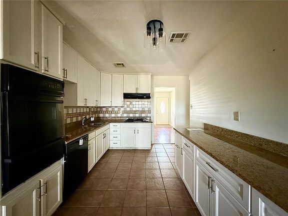 3rd image of 621 Fairlawn Dr
