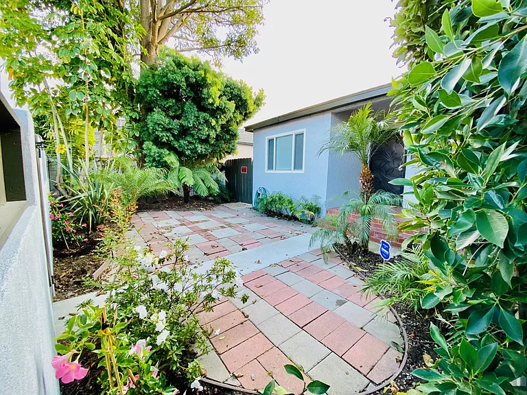 4919 S Centinela Ave — Photo 15