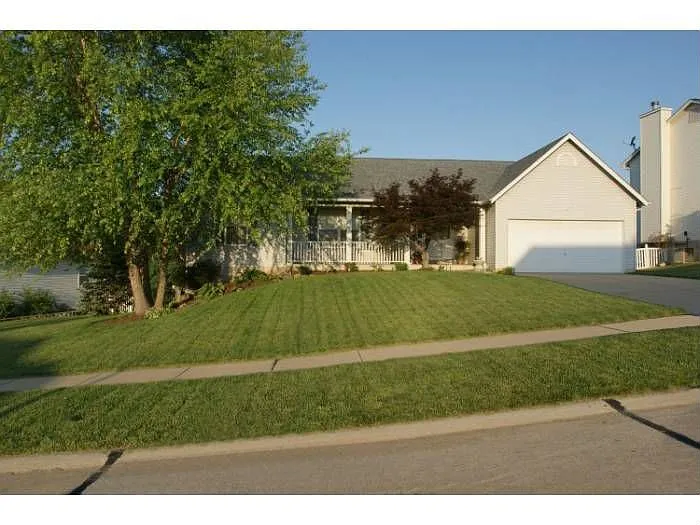 1870 Summitview Dr photo 1
