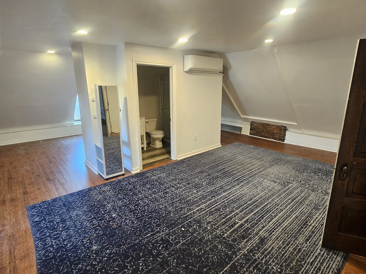 662 Van Dyke St — Photo 3