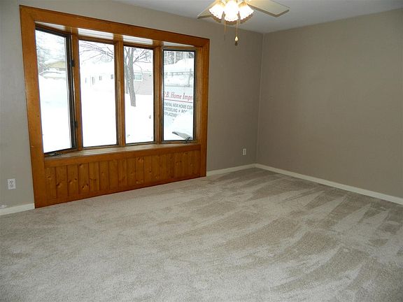 3rd image of 808 Nina Ave