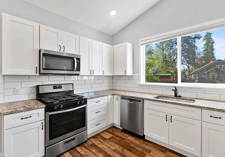 900 Westwood Dr — Photo 7