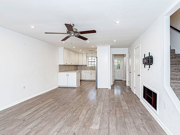 3rd image of 15848 Maison Orleans Ct
