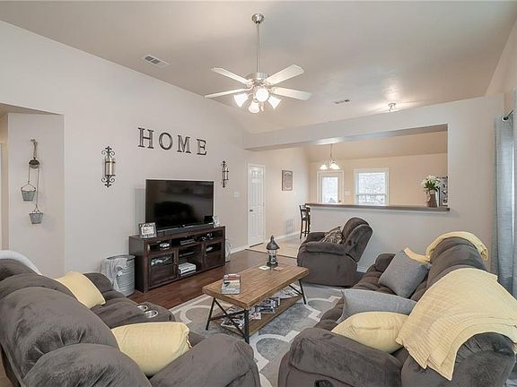 3rd image of 8916 Holliday Ln