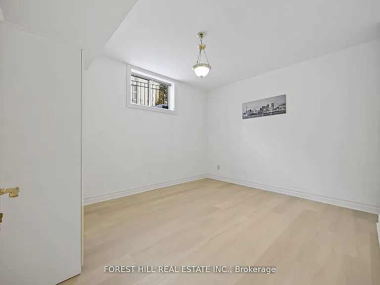 42 Cotswold Cres #LOWER — Photo 13