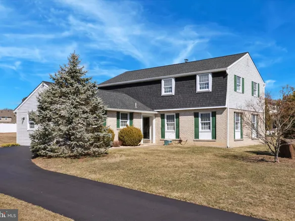 147 Watergate Dr, Langhorne, PA 19053