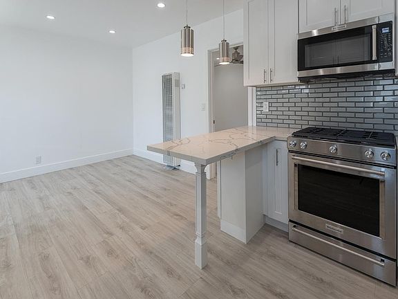 2nd image of 506 S Broadway APT B