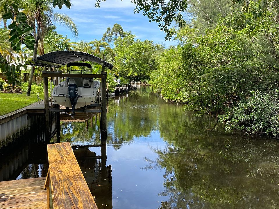Krueger Creek in the city of stuart opens to the St,Lucie River