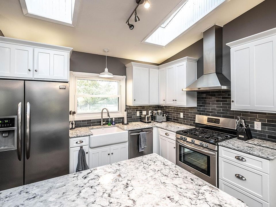 1st image of 3112 Red Oak Cir N