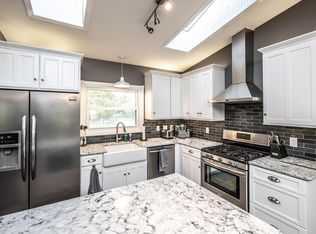 3112 Red Oak Cir N, Burnsville, MN 55337