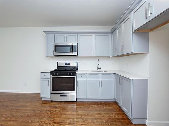 4th image of 3018 Richmond Ter