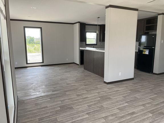 3rd image of 129 Pineland Ave #147