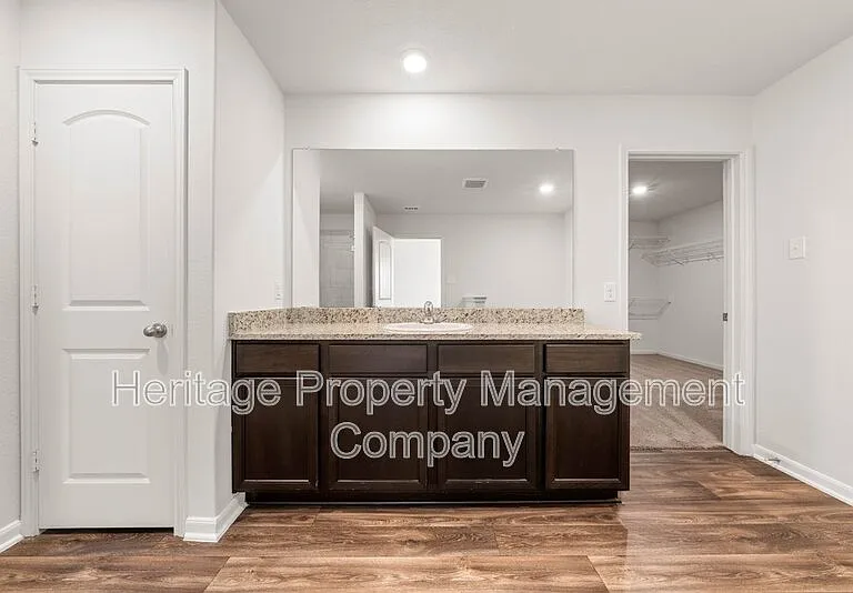 11038 Chatham Ct — Photo 16