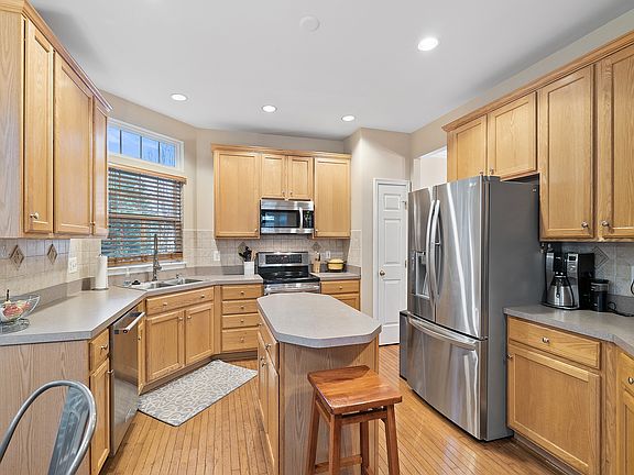 4th image of 8136 Tillinghast Ln