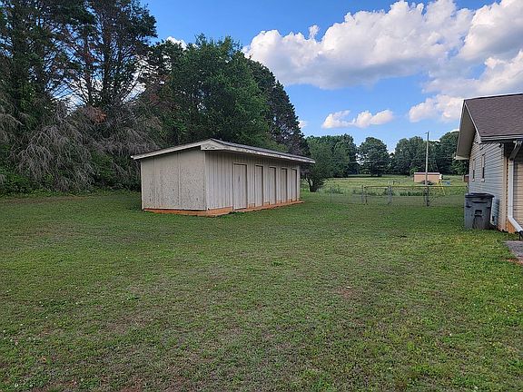 3rd image of 50 Deer Park Rd