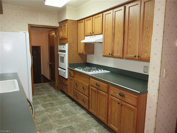 5th image of 5061 Elyria Ave