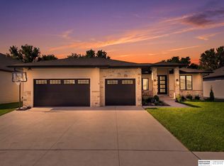 919 N 106th St, Lincoln, NE 68527