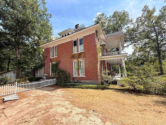 4th image of 850 N Main St