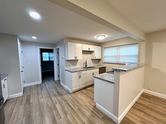 4th image of 5653 Bramble Ave #4