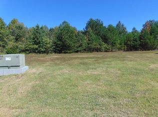 22 Riverview Dr, Sheffield, AL 35660