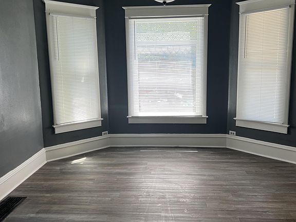 5th image of 901 E Arcadia Ave