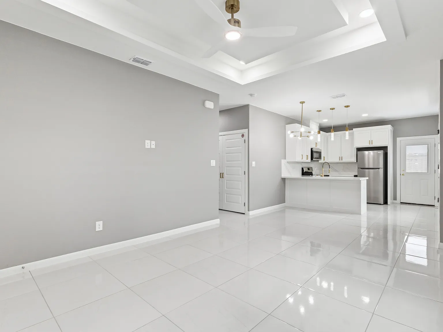 1802 West Violet Drive - 2:BACK 3/2 — Photo 4